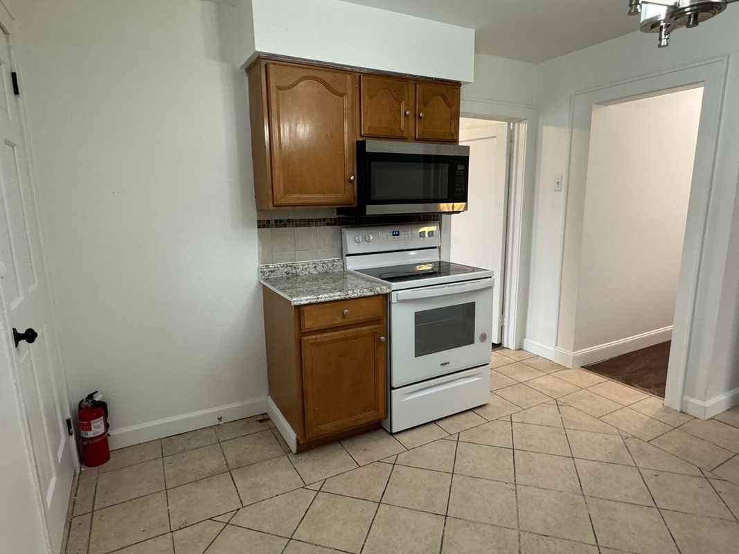 8 Plymouth St - Photo 4 of 36
