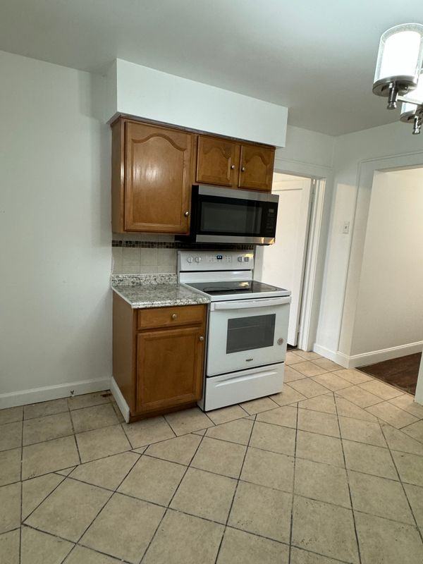8 Plymouth St - Photo 5 of 36
