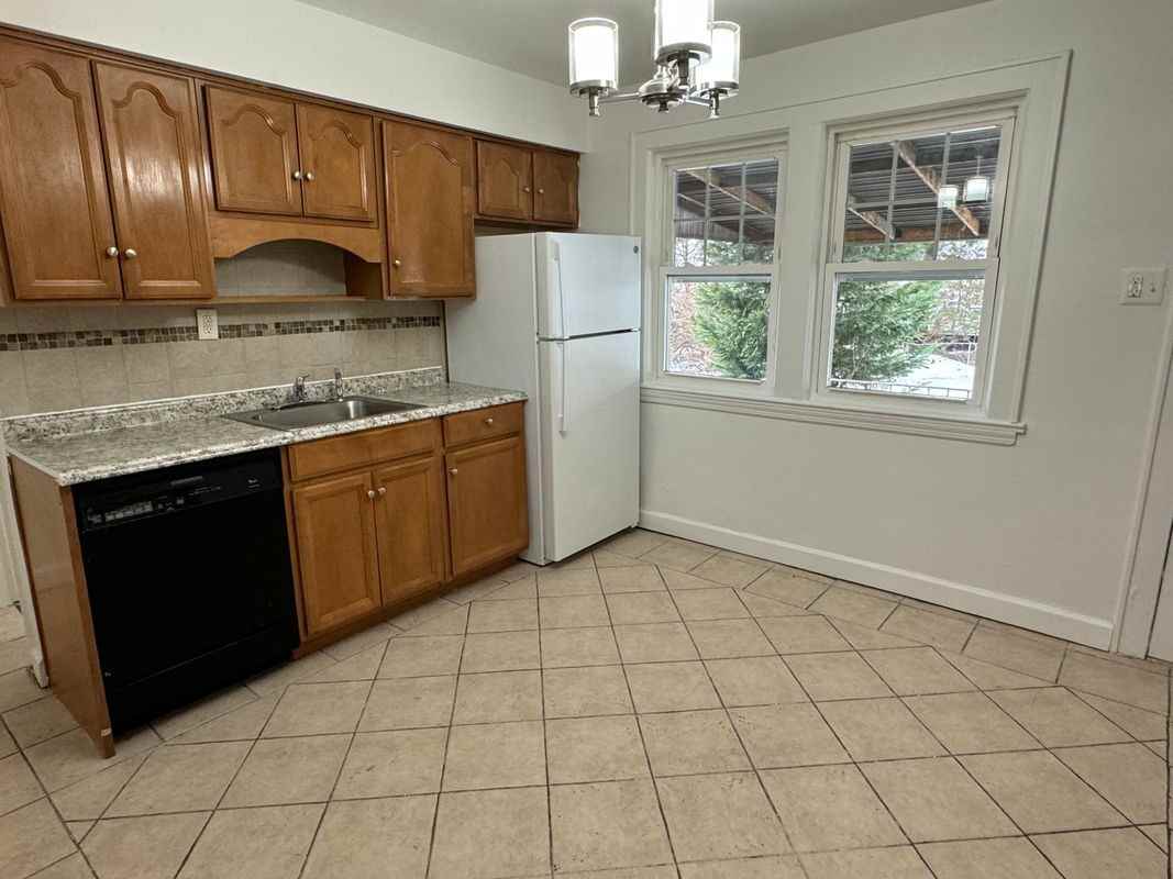 8 Plymouth St - Photo 6 of 36