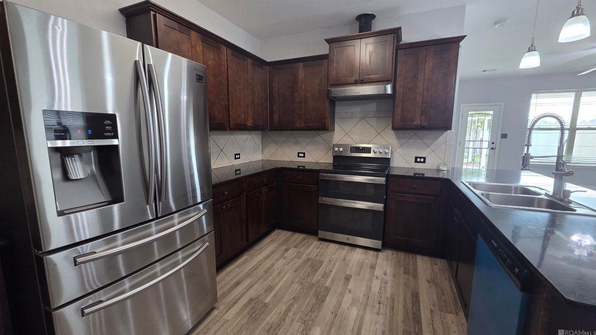 583 Fall River Dr - Photo 3 of 27