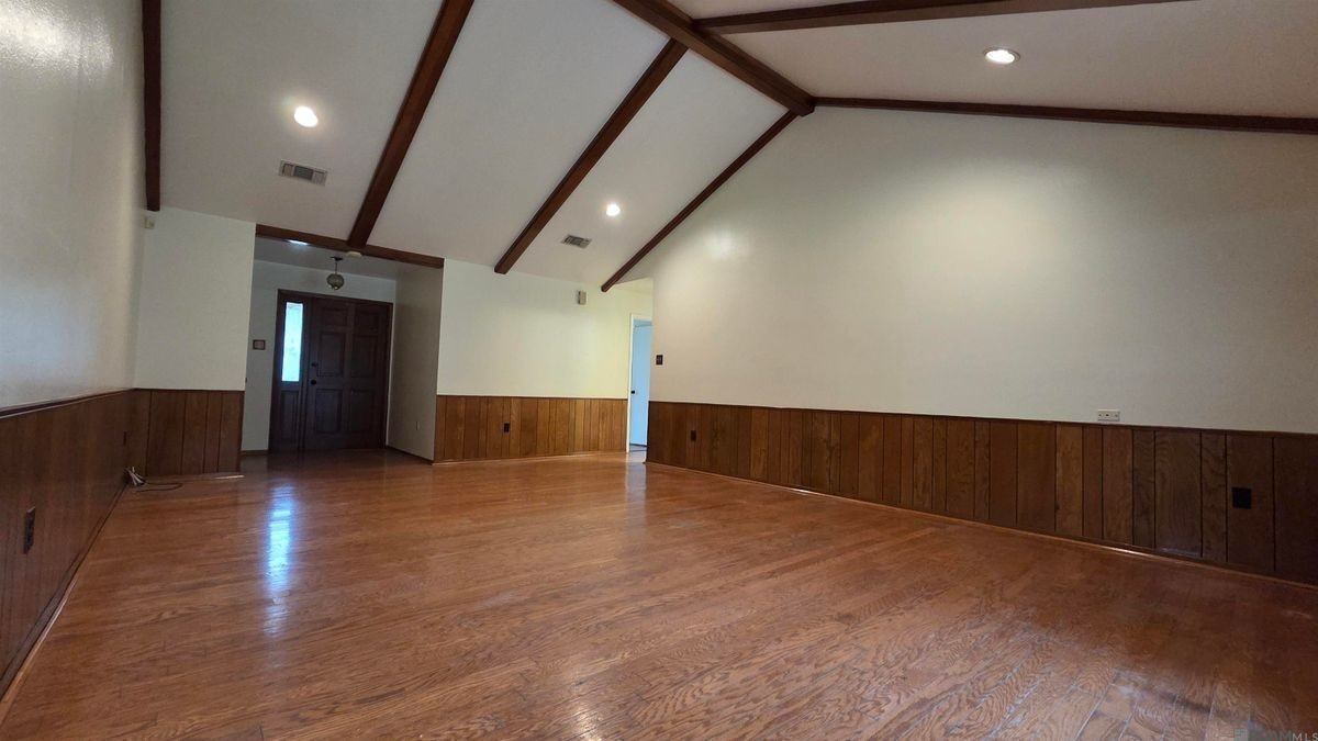 9144 High Point Rd - Photo 4 of 24