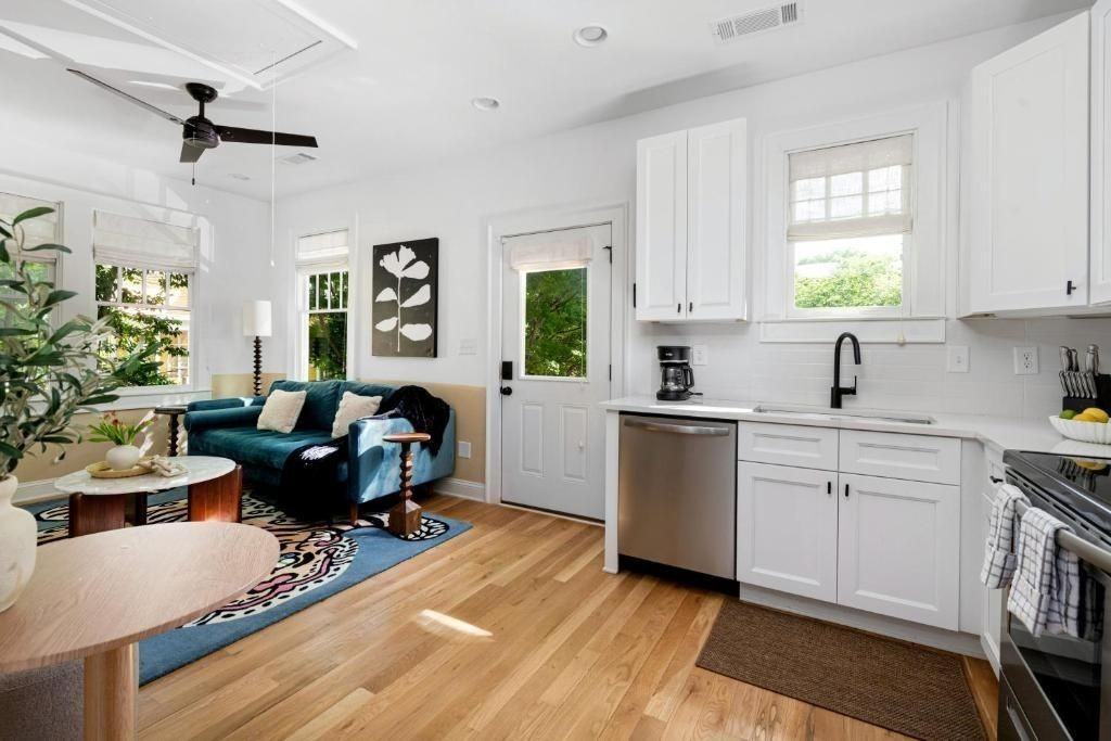 1054 Euclid Ave Ne ##Ch - Photo 2 of 30
