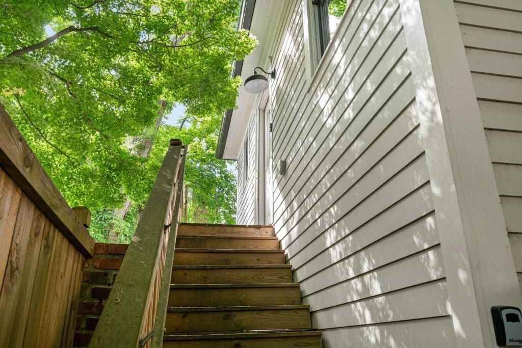 1054 Euclid Ave Ne ##Ch - Photo 5 of 30