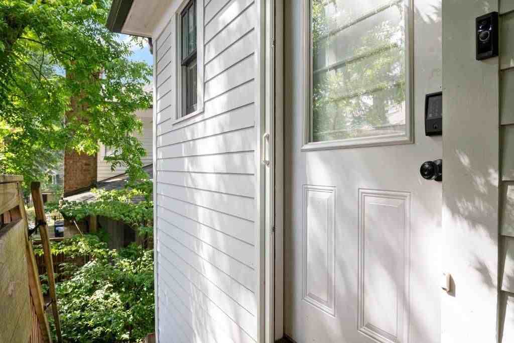 1054 Euclid Ave Ne ##Ch - Photo 7 of 30