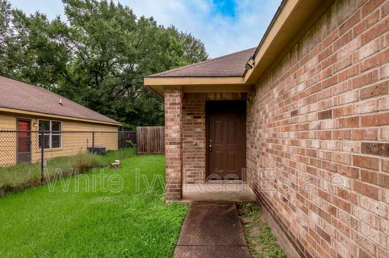 636 Avenue H - Photo 3 of 28
