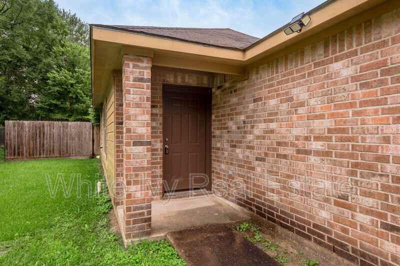 636 Avenue H - Photo 4 of 28