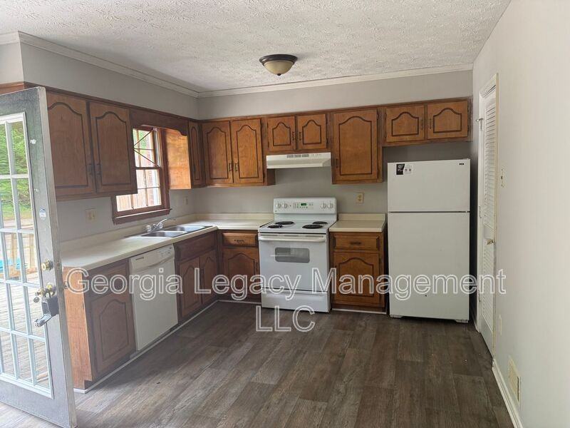 210 Highland Park Dr #210 - Photo 2 of 5