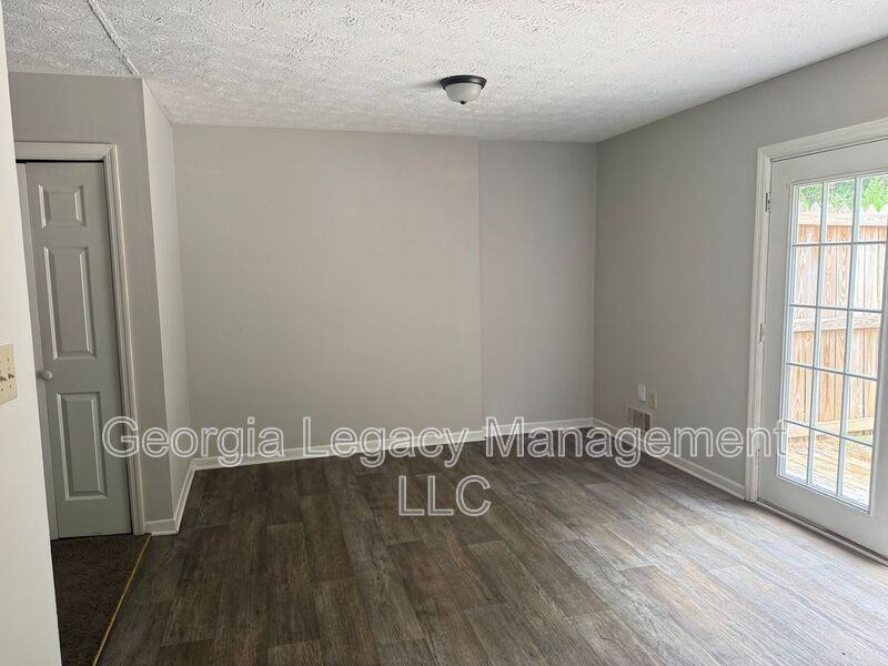 210 Highland Park Dr #210 - Photo 3 of 5