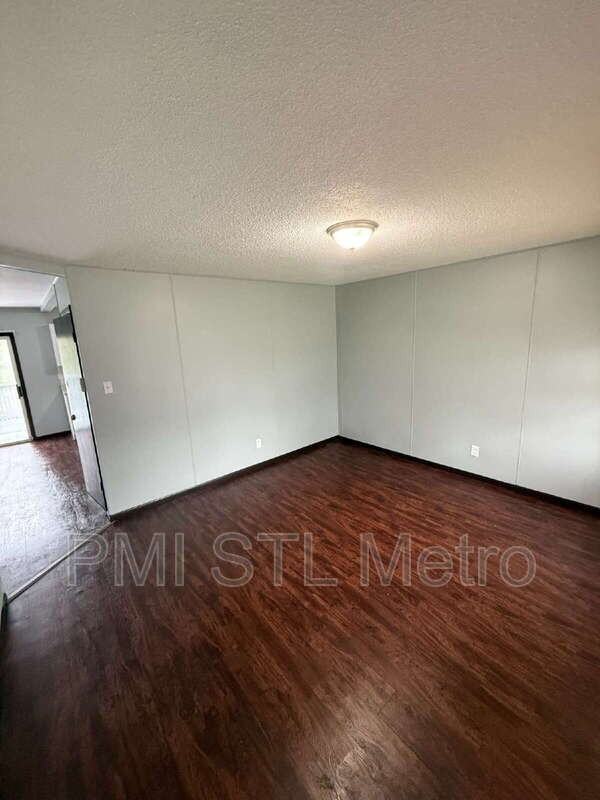 10421 Prince Dr - Photo 4 of 10