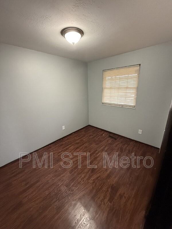 10421 Prince Dr - Photo 7 of 10