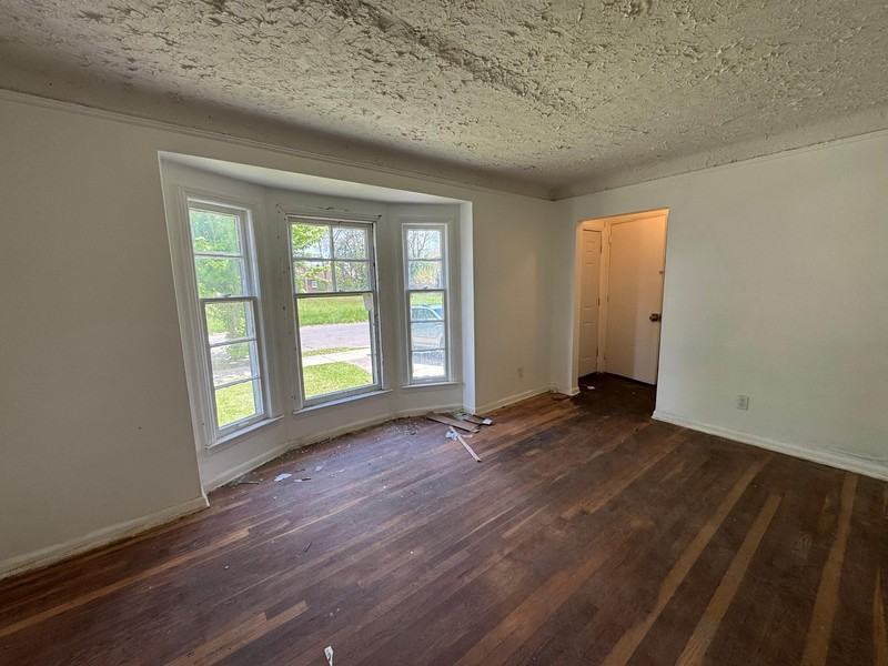 9927 Beaconsfield St - Photo 2 of 18