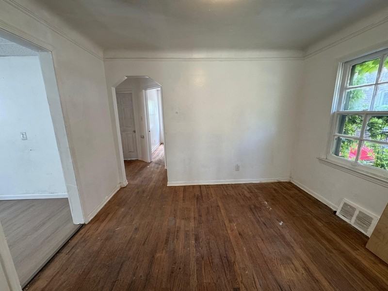 9927 Beaconsfield St - Photo 3 of 18