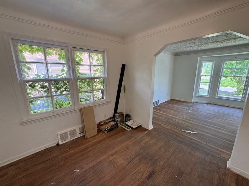 9927 Beaconsfield St - Photo 4 of 18