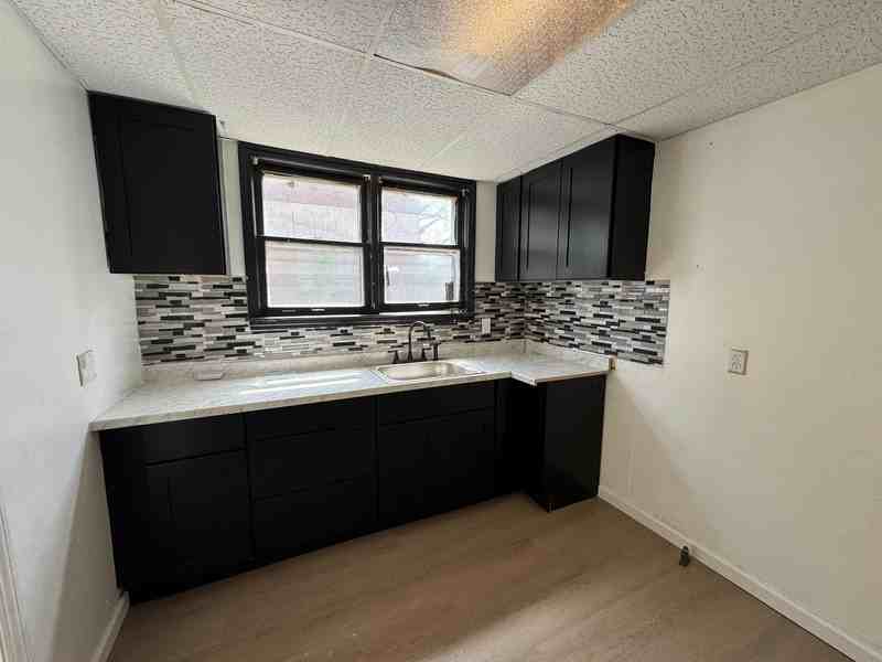 9927 Beaconsfield St - Photo 5 of 18