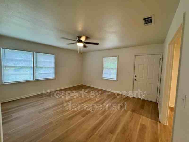 4340 Roman Dr - Photo 5 of 22