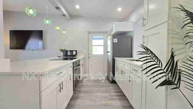 2348 Burton Ave - Photo 7 of 26