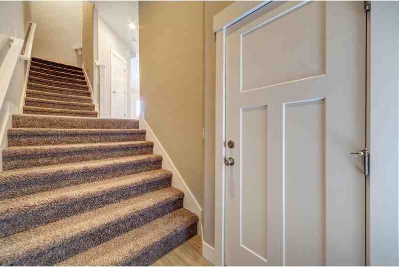 687 Sw - Photo 3 of 23