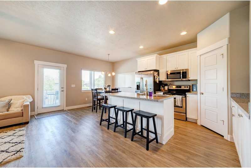 687 Sw - Photo 6 of 23