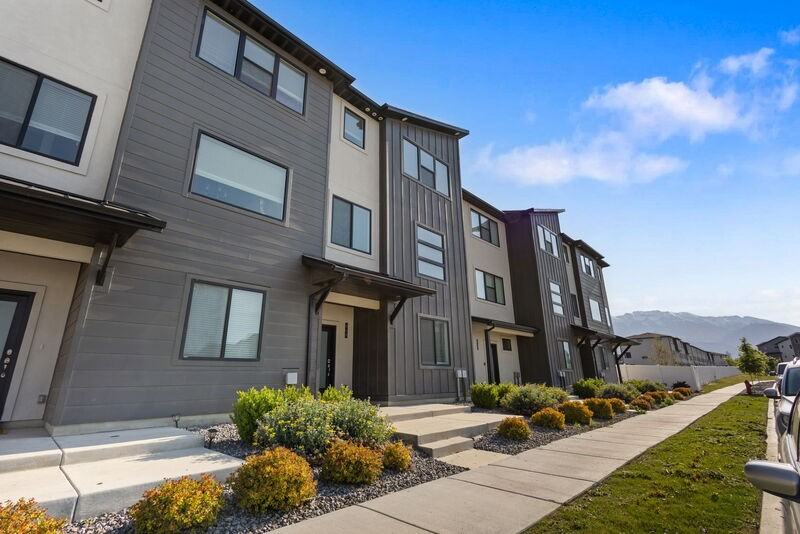 868 Westsouth - Photo 2 of 25