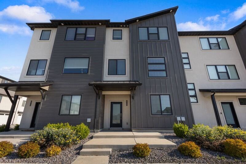 868 Westsouth - Photo 3 of 25