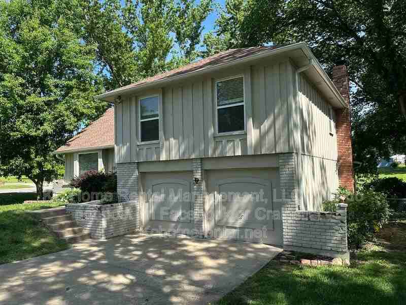 11012 W 72nd St - Photo 3 of 43