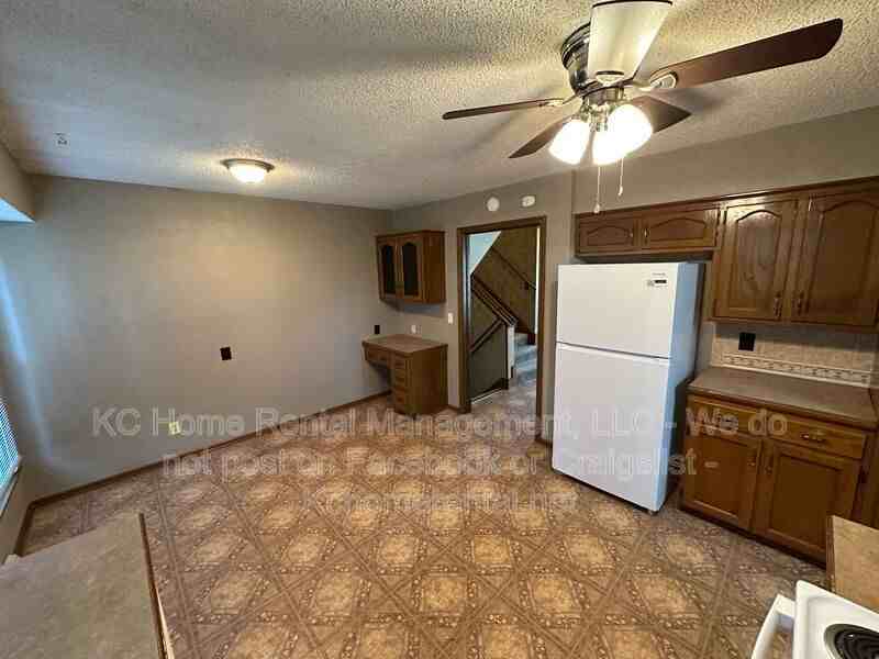 11012 W 72nd St - Photo 7 of 43