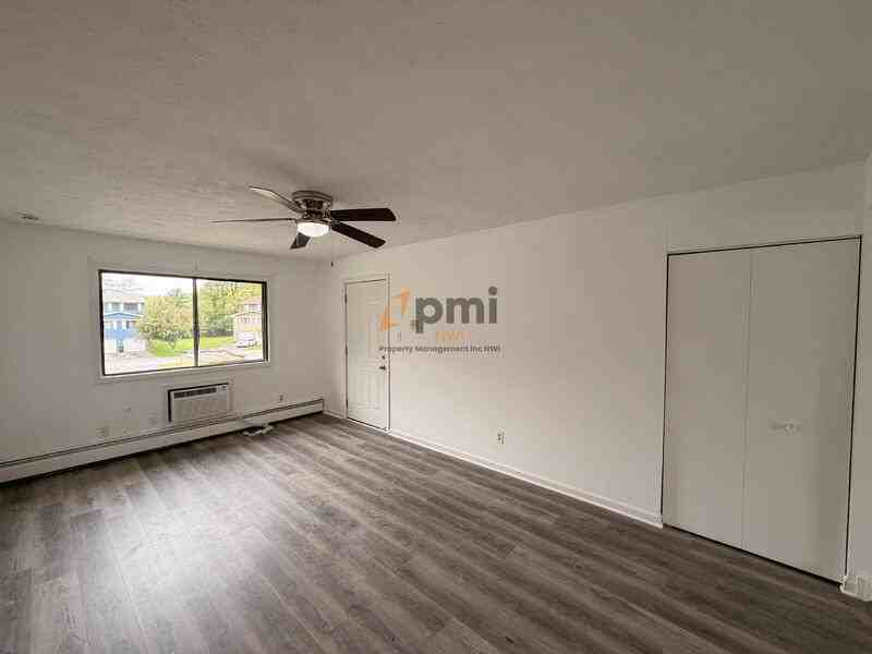 6248 Kathryn Ct #C - Photo 4 of 12