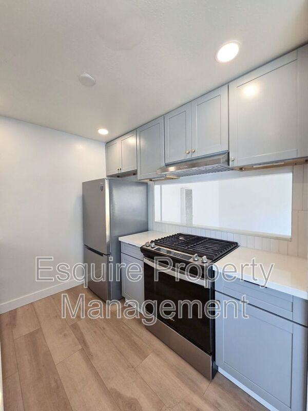 751 W Channel Islands Blvd #6 - Photo 6 of 18