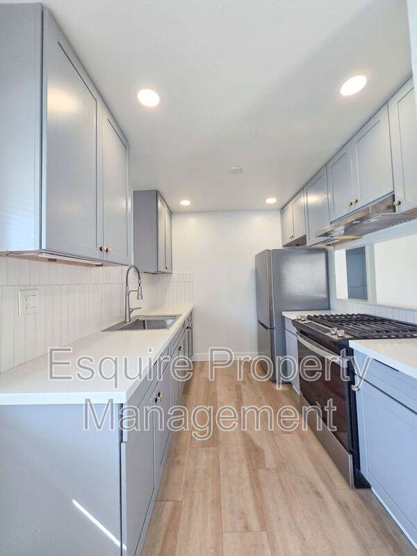751 W Channel Islands Blvd #6 - Photo 7 of 18
