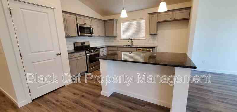 10679 W New Berlin Dr - Photo 3 of 32