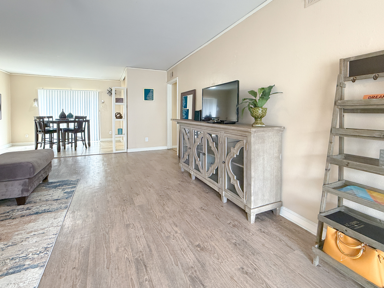 Provincial North Apartments - Photo 4 of 26
