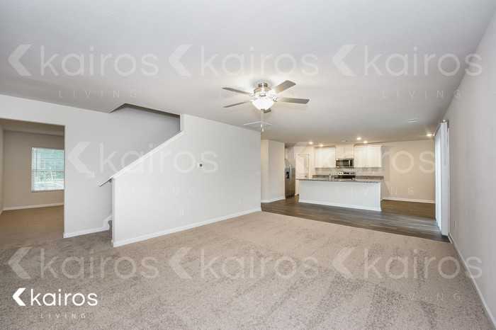 607 Wild Tulip Ct - Photo 5 of 17