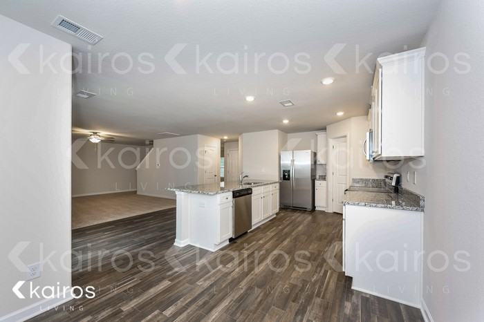 607 Wild Tulip Ct - Photo 6 of 17