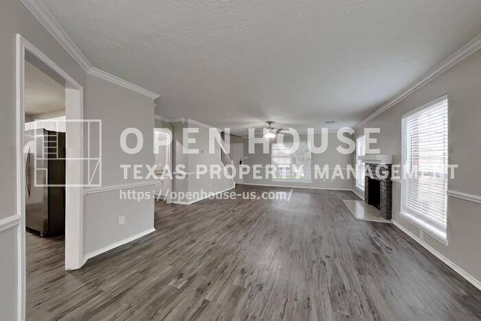 1247 Kings Creek Trl - Photo 4 of 20