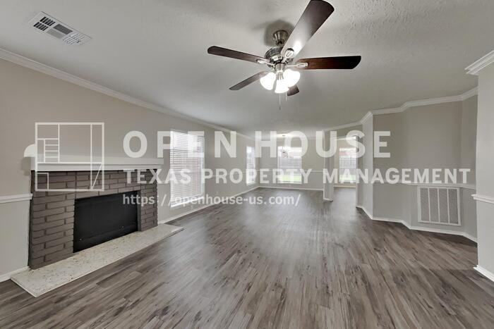 1247 Kings Creek Trl - Photo 5 of 20