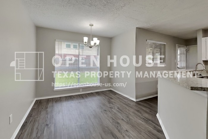 1247 Kings Creek Trl - Photo 7 of 20
