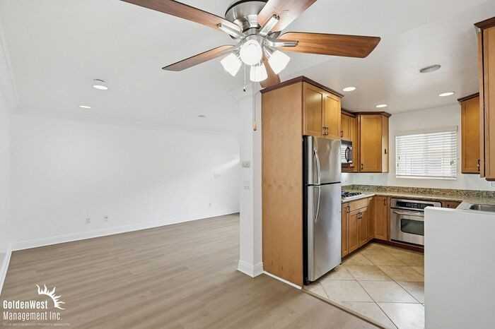 589 11th St #9 - Photo 6 of 20