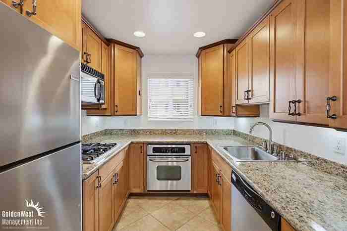 589 11th St #9 - Photo 7 of 20