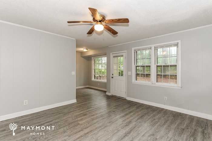 1808 Laredo Dr - Photo 4 of 15