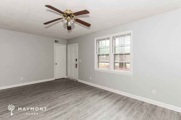 1808 Laredo Dr - Photo 5 of 15