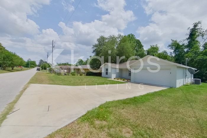 3820 Se 136th Pl - Photo 2 of 24