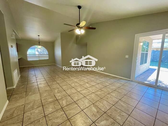 7938 W Paradise Dr - Photo 3 of 19