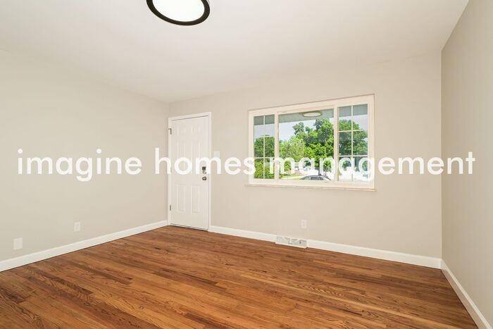 12068 Charleston Dr - Photo 5 of 23
