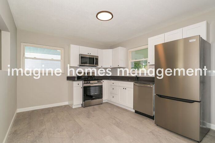 12068 Charleston Dr - Photo 7 of 23