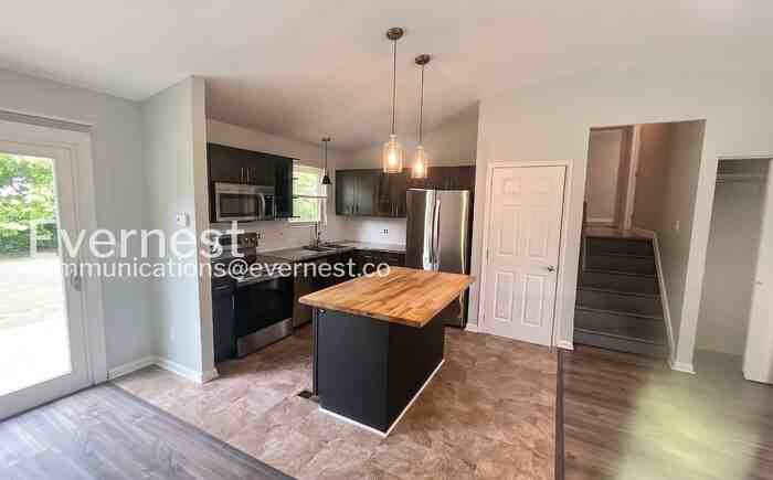 2913 Chatsworth Way - Photo 6 of 26