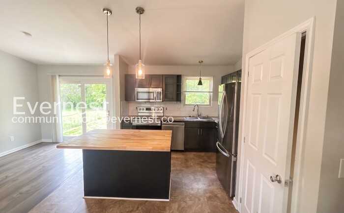 2913 Chatsworth Way - Photo 7 of 26