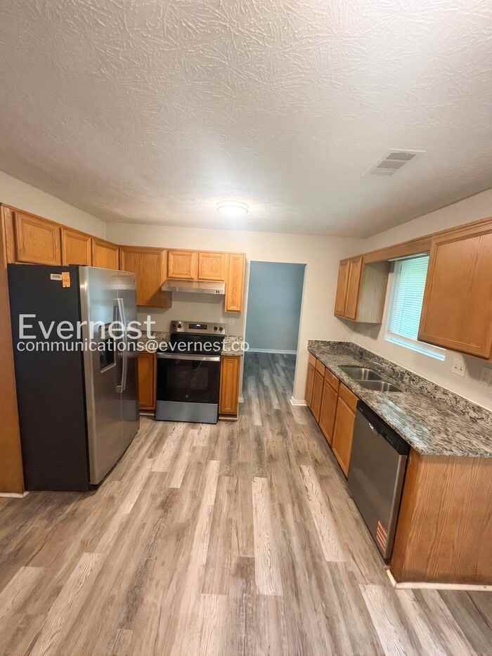 1487 Saint Dunstans Rd - Photo 2 of 26