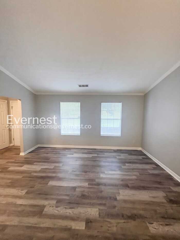 1487 Saint Dunstans Rd - Photo 5 of 26