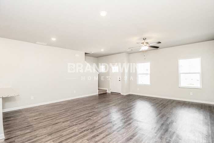 331 Bascomb Cres - Photo 6 of 29