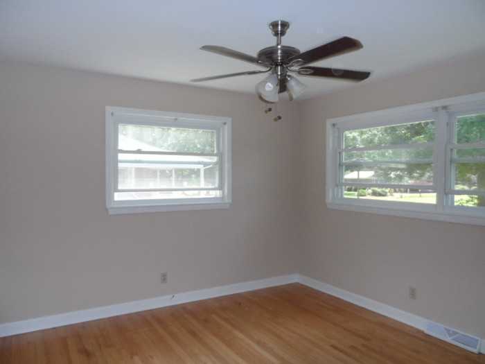 4712 Stafford Dr - Photo 4 of 12